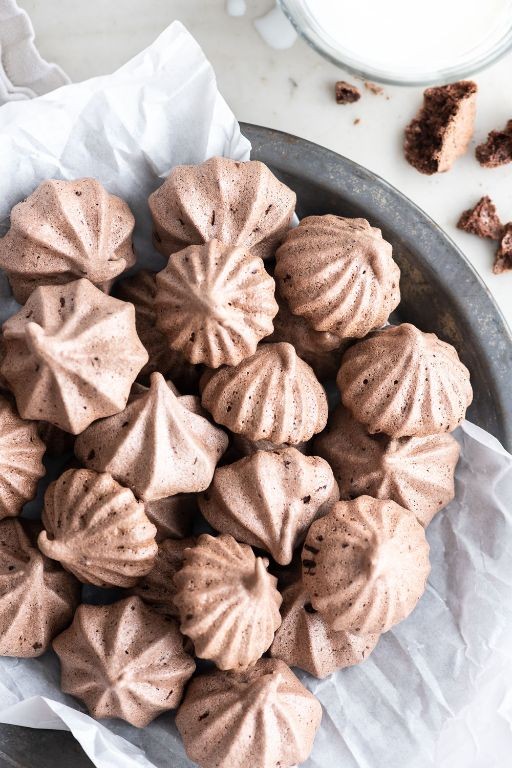 Light Whisked Meringue Cookies with Cocoa Dust