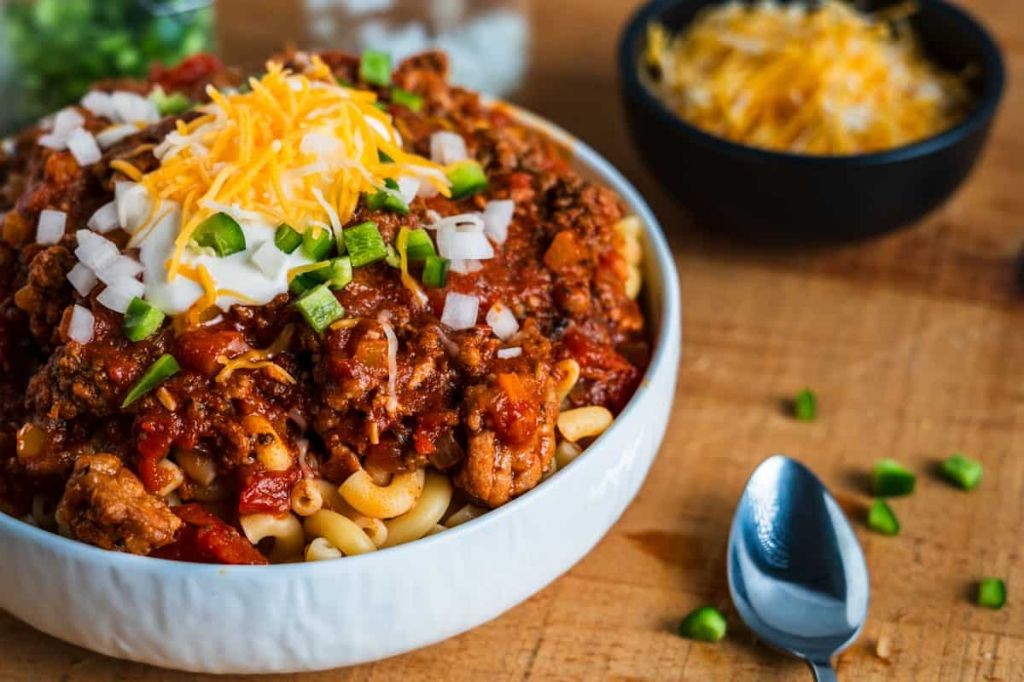 Loaded Steak and Shake Chili Mac with Sour Cream