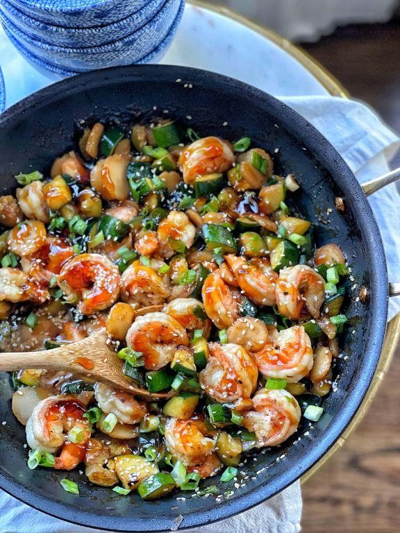 Low Calorie Zucchini and Shrimp Stir-Fry