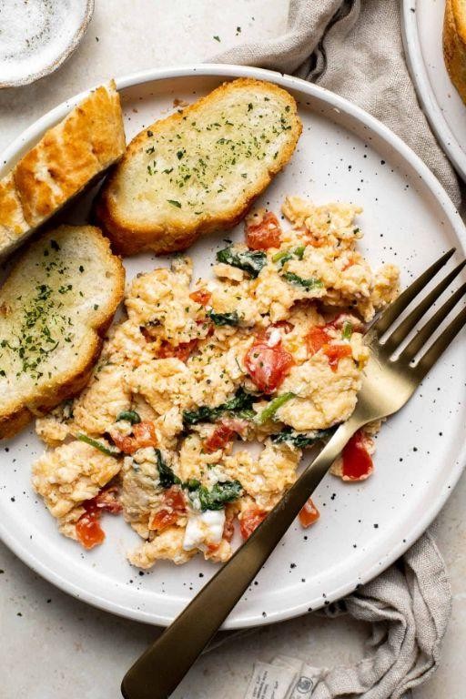 Mediterranean-style scrambled eggs with herbs