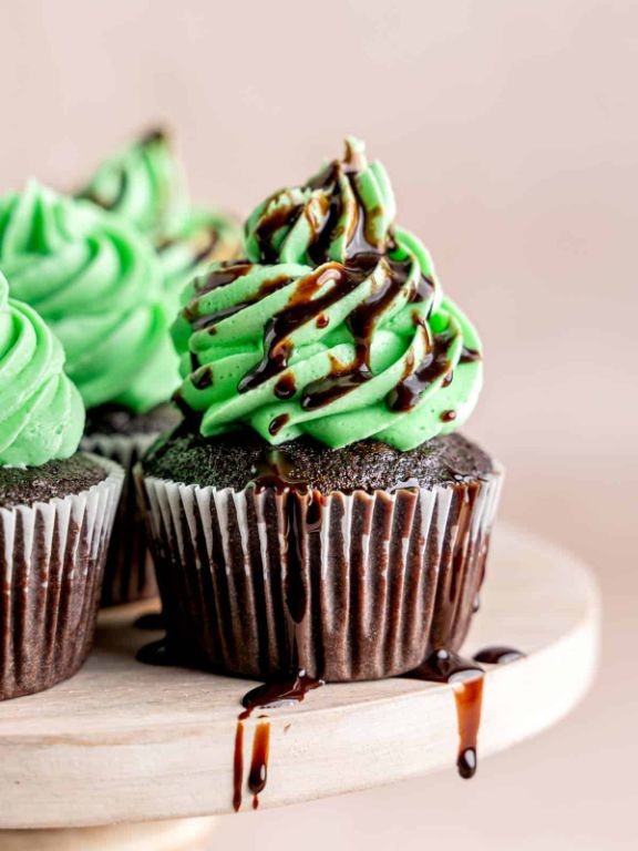 Mint Chocolate Minion Cupcakes with Peppermint Frosting