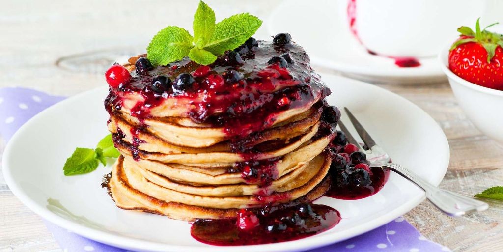 Oat Fiber Pancakes with Blueberry Compote