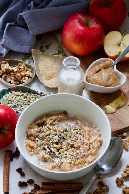 Oatmeal Cereal with Pureed Apples