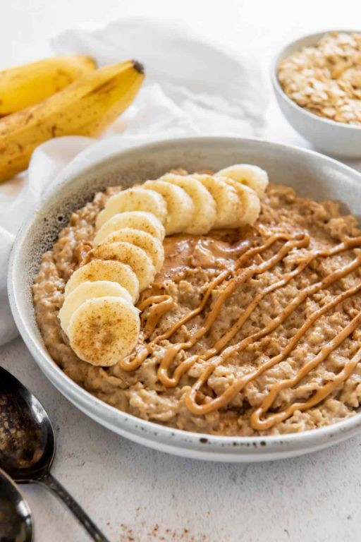 Oatmeal with banana and peanut butter