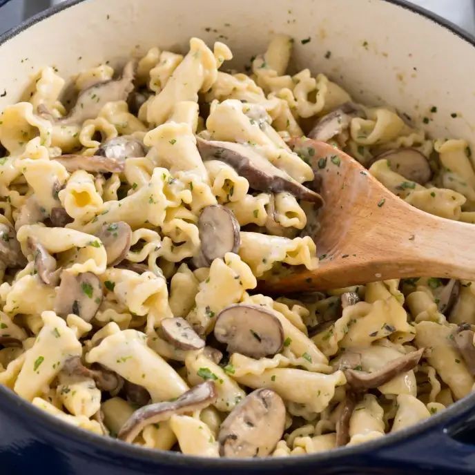 Olive Oil Pasta with Sautéed Mushrooms and Thyme