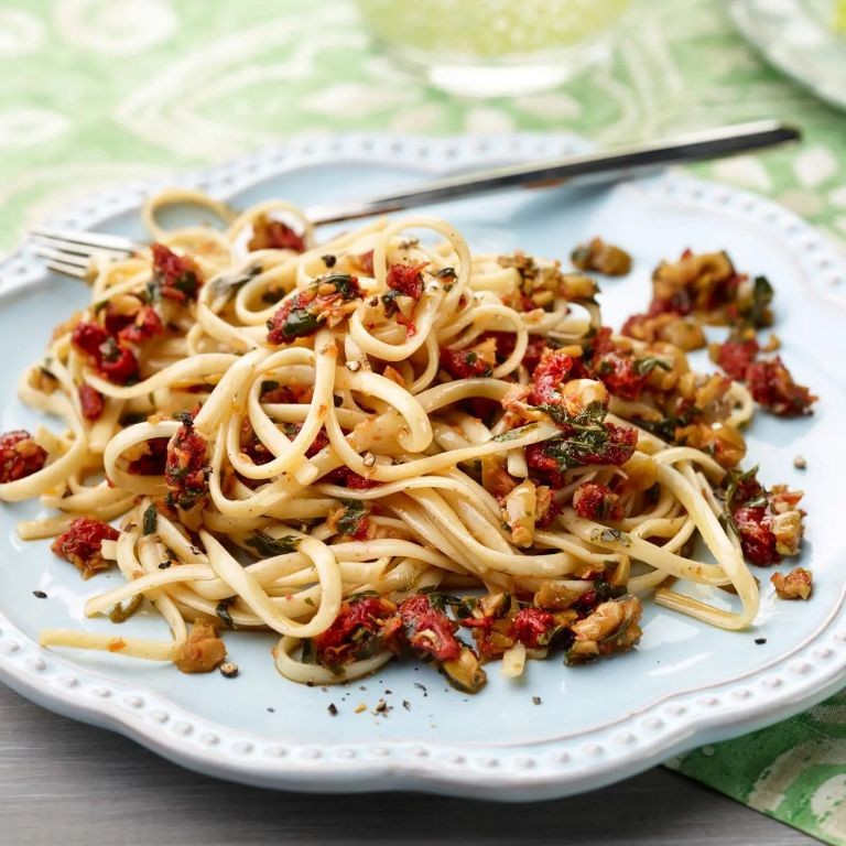 Olive Oil Pasta with Sun-Dried Tomatoes and Olives