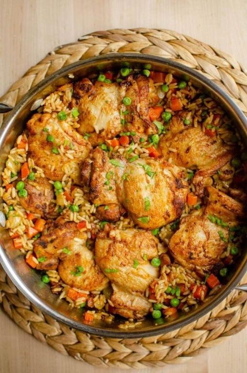 One-Pot Chicken Thighs with Rice and Vegetables