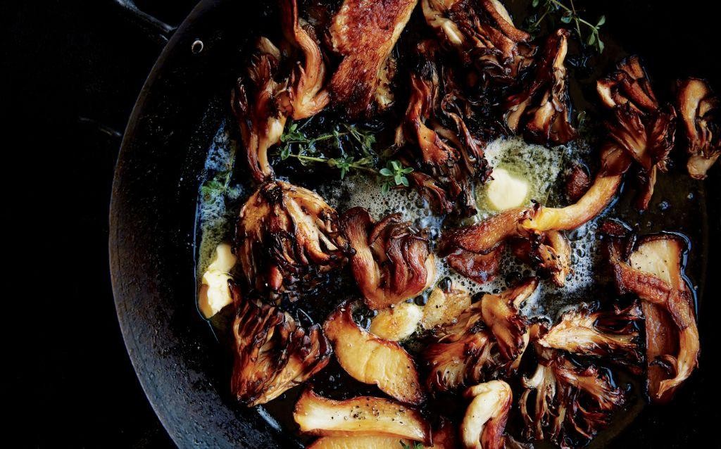 Pan-Seared Chanterelles with Garlic and Thyme