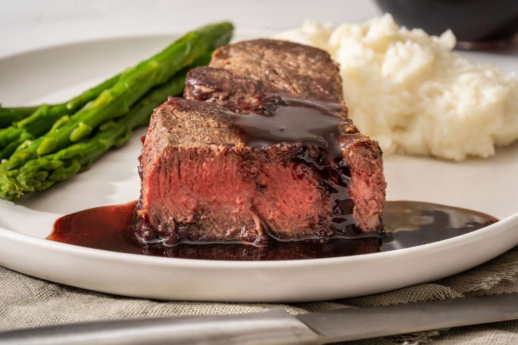 Pan-Seared Filet Mignon with Red Wine Reduction