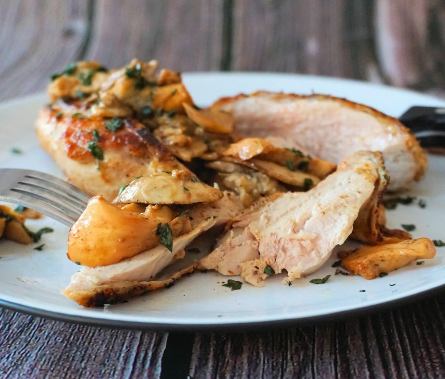 Pan-Seared Guinea Hen with Mushroom Gravy