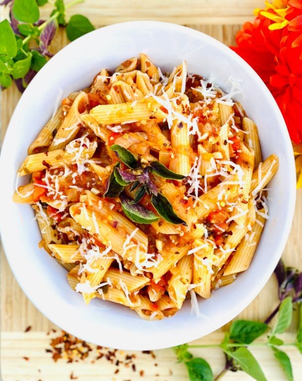 Pasta with Canned Tomatoes and Red Pepper Flakes