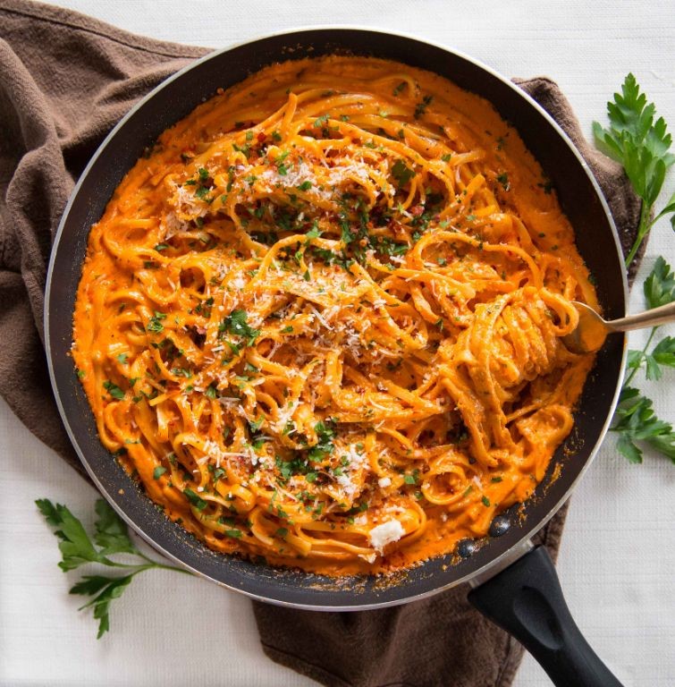 Pasta with Roasted Red Pepper Sauce