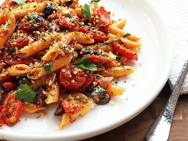 Pasta with Sun-Dried Tomatoes and Olives