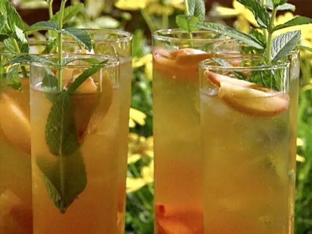 Peach Green Tea Cooler