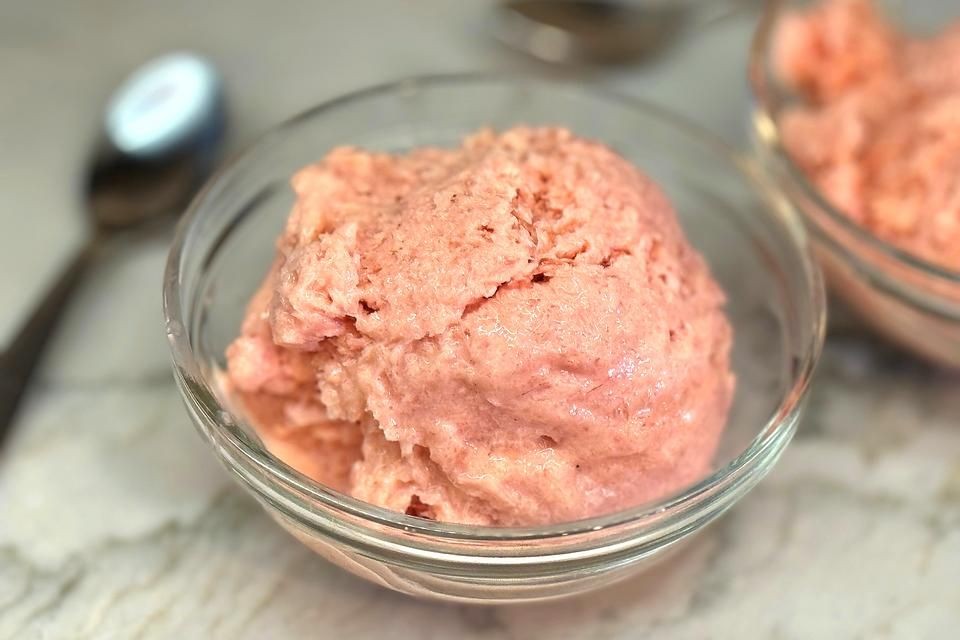 Peach Raspberry Frozen Yogurt