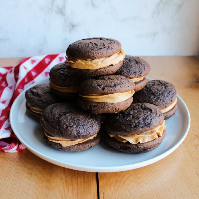 Peanut Butter Whoopie Pies Using Cake Mix