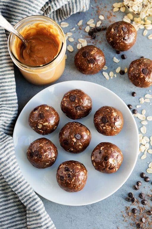 Peanut Butter and Dark Chocolate Energy Bites