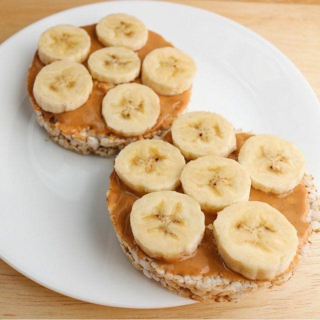Peanut butter and banana rice cakes