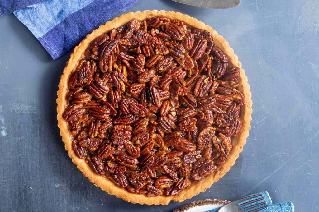 Pecan Caramel Christmas Tart