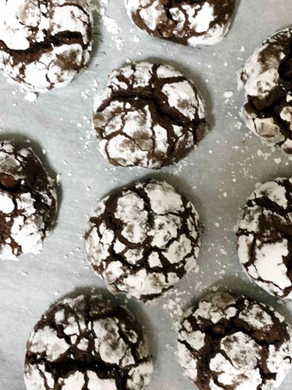 Peppermint Chocolate Crackle Cookies