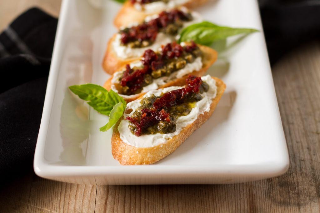 Pesto and Sun-Dried Tomato Bruschetta