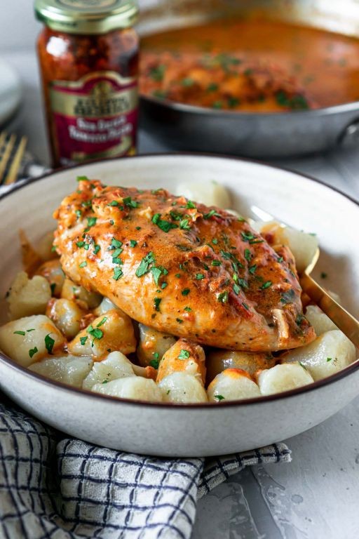 Pesto and Sun-Dried Tomato Chicken Cutlets