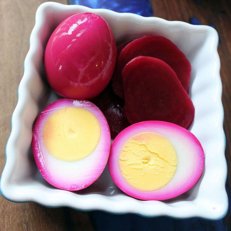 Pickled Eggs with Beetroot and Vinegar
