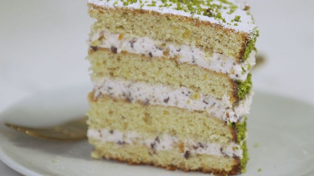 Pistachio Cannoli Cake
