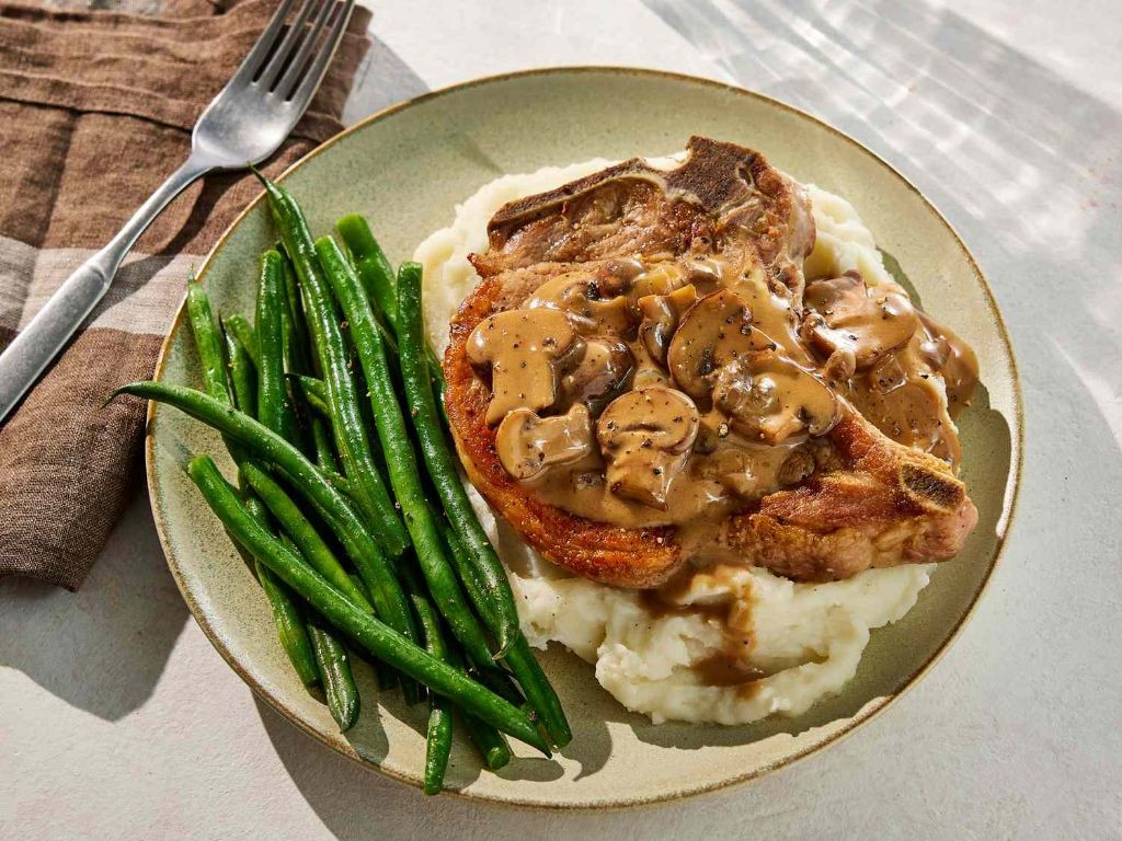 Pork Chops with Mushroom Gravy and Green Beans