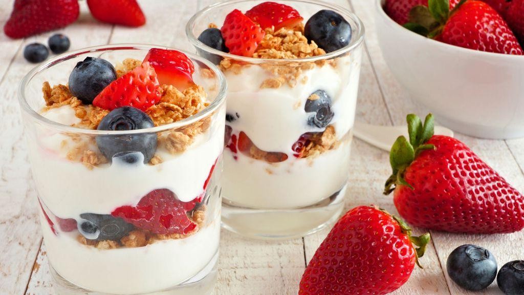 Protein-Packed Greek Yogurt Parfait with Berries