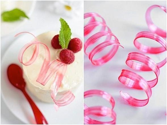 Pulled Sugar Ribbons for Dessert Garnish