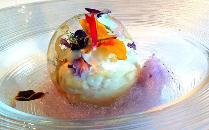 Pulled Sugar Spheres for Modern Plating