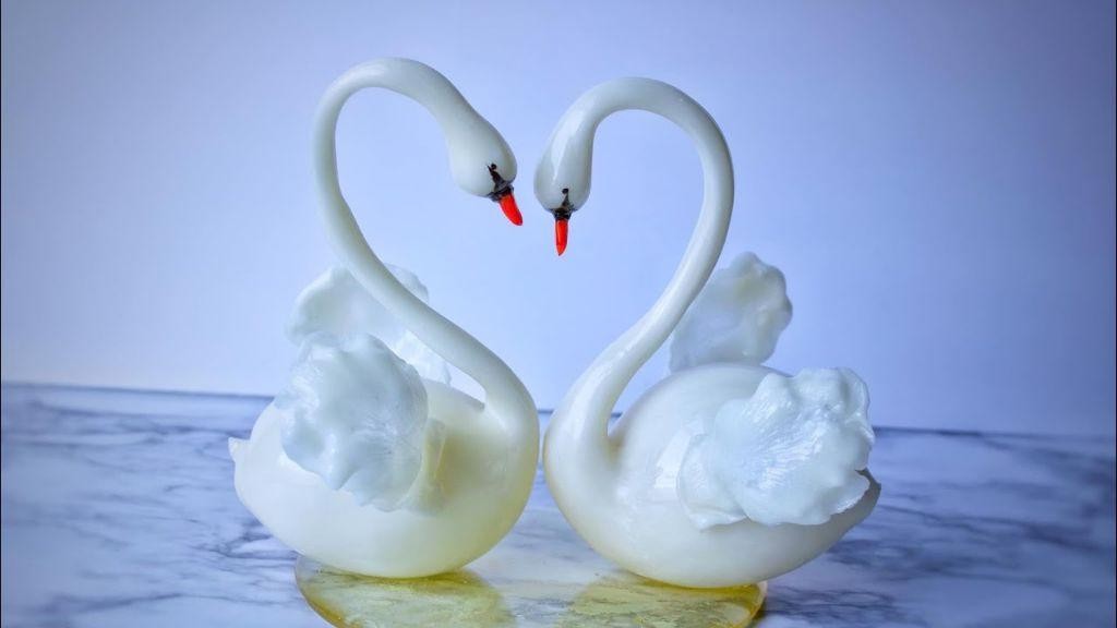 Pulled Sugar Swans for Cake Toppers