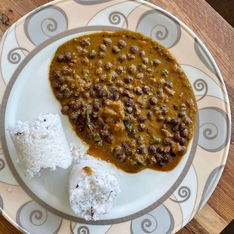 Puttu and Kadala Curry