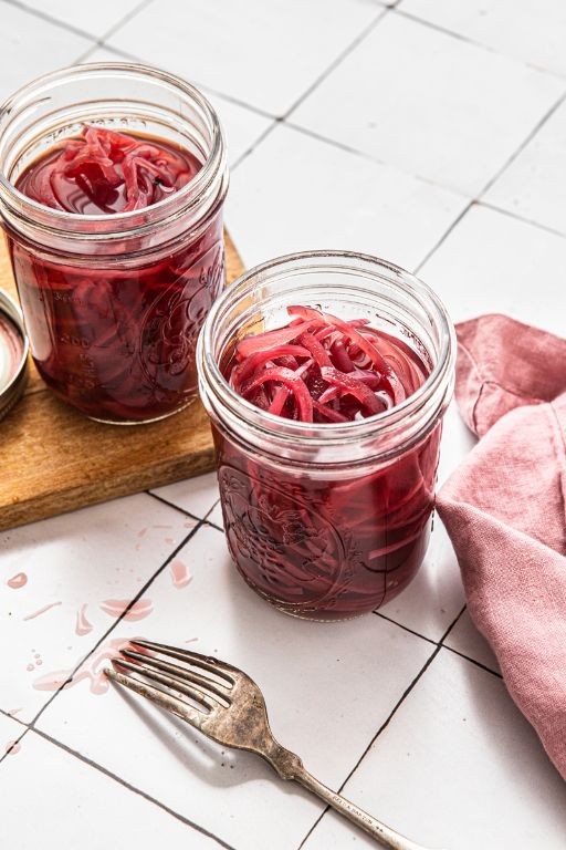 Quick Pickled Red Onions with Apple Cider Vinegar