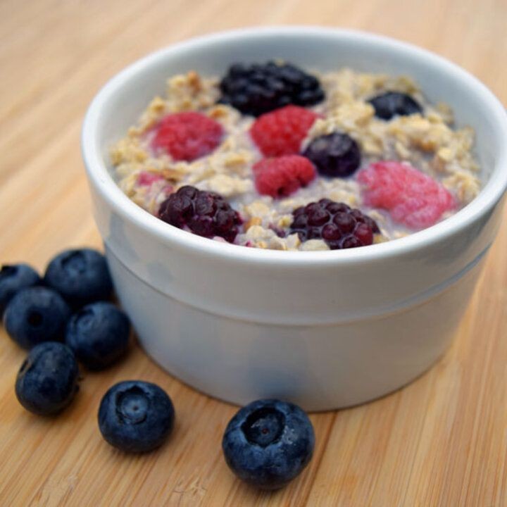 Quick glucose oatmeal with berries