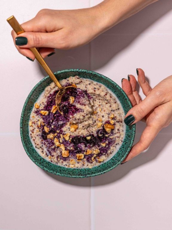 Quinoa Breakfast Porridge with Almond Butter