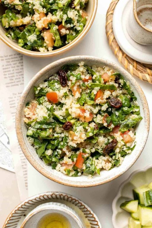 Quinoa and Spinach Salad with Lemon Vinaigrette