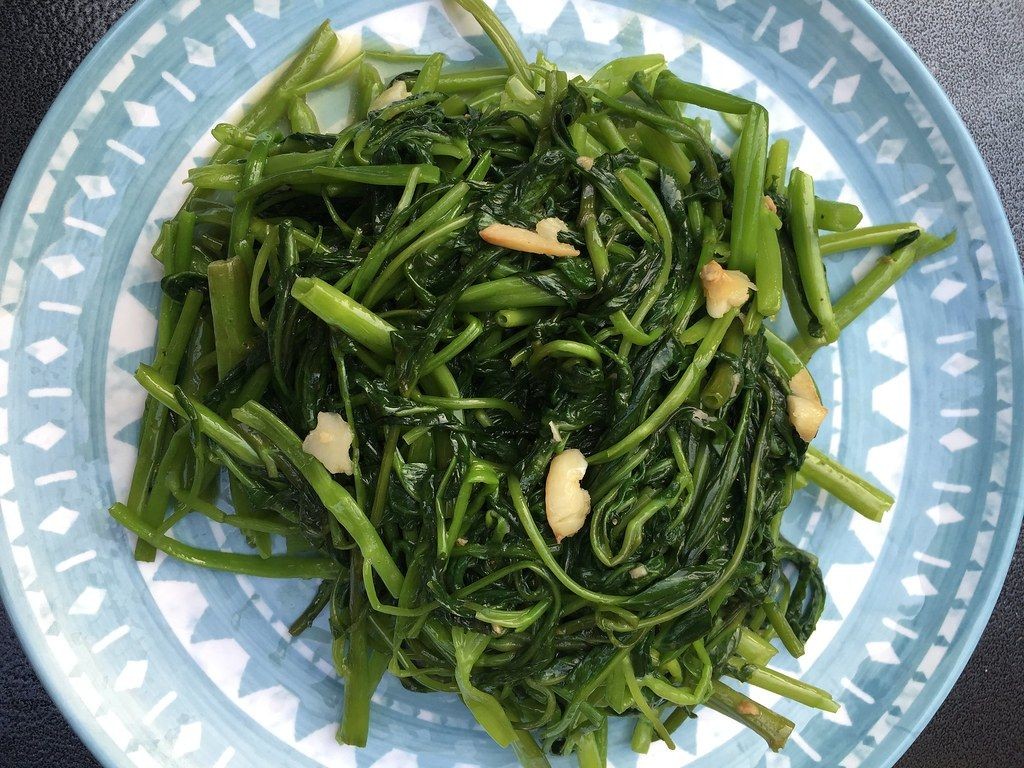 Rau Muong Xao Toi (Stir-Fried Water Spinach with Garlic)