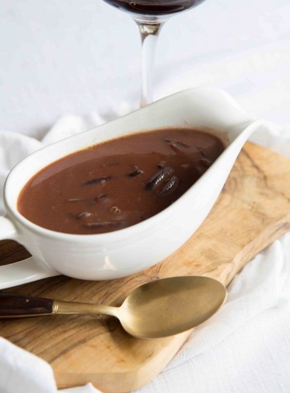 Rich Onion Gravy with Red Wine Reduction