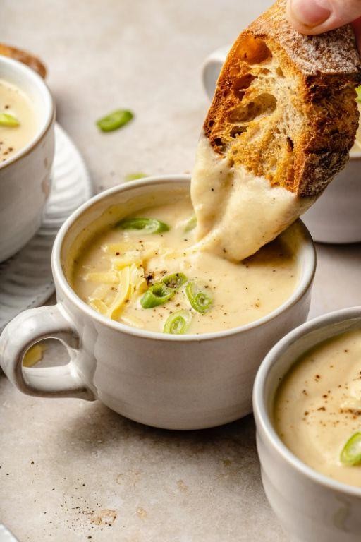 Roasted Garlic and Cauliflower Vichyssoise