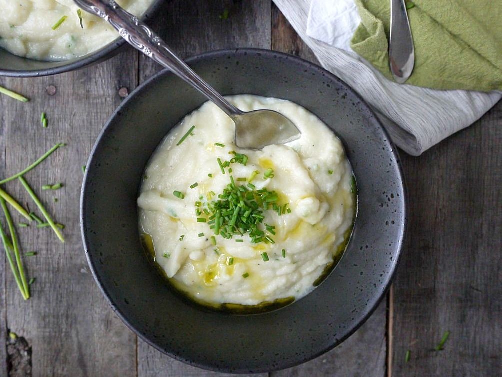 Roasted Garlic and Chive Mashed Cauliflower