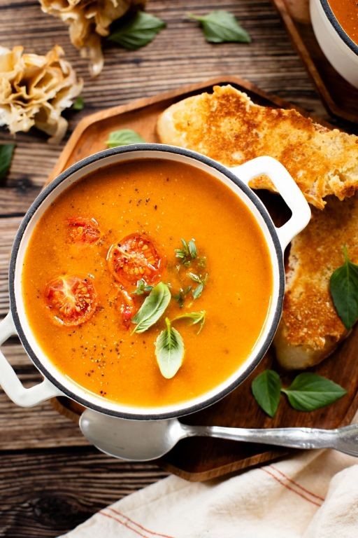 Roasted Garlic and Tomato Soup
