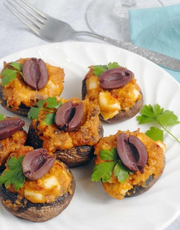 Roasted Red Pepper and Hummus Stuffed Mushrooms