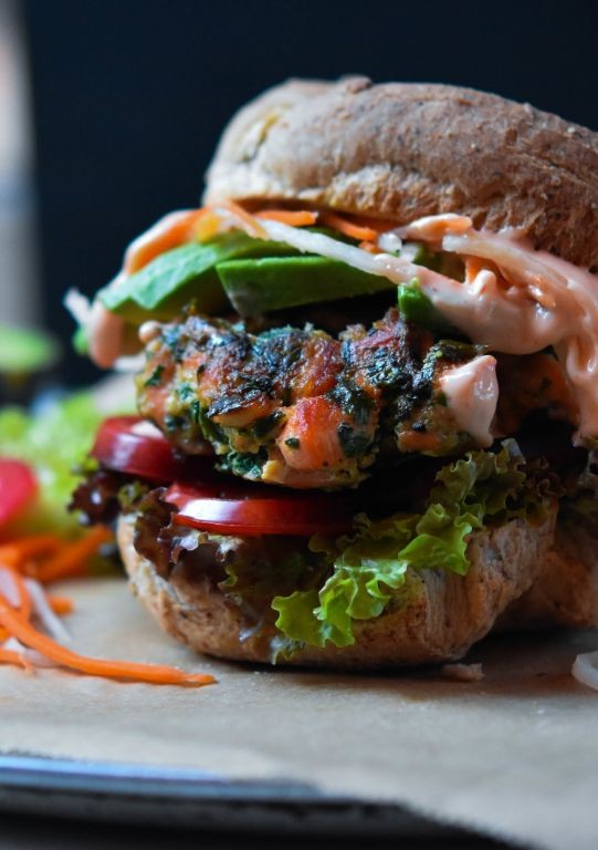 Salmon Moose Burgers with Sriracha Aioli