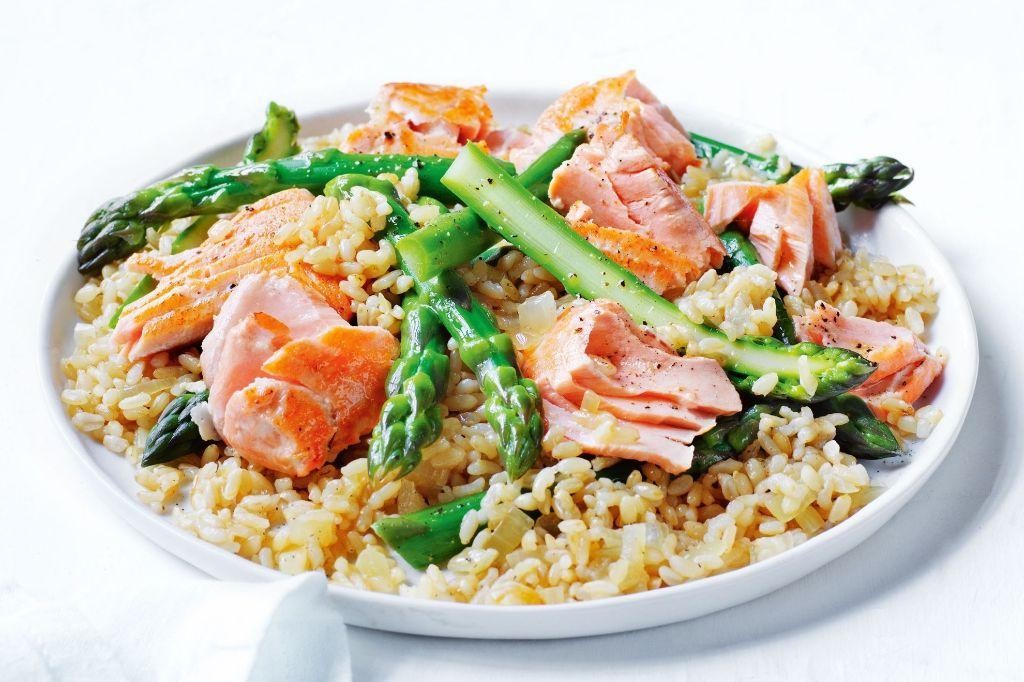 Salmon with Asparagus and Brown Rice