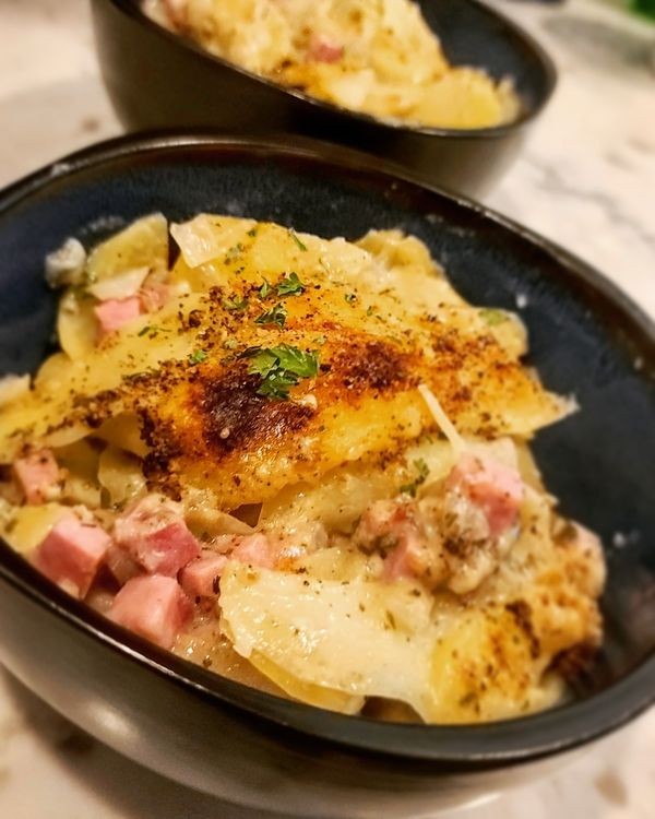 Scalloped Potatoes and Ham with Crispy Breadcrumbs