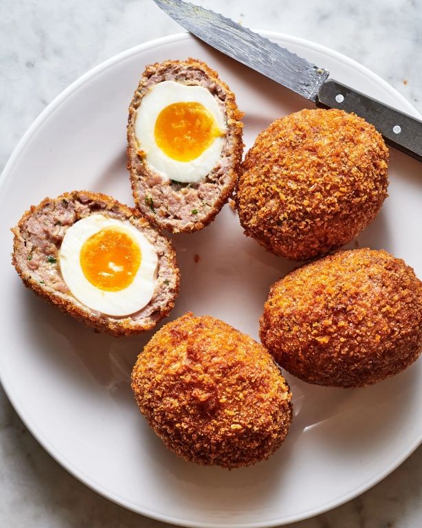 Scotch Eggs with Sausage and Breadcrumbs