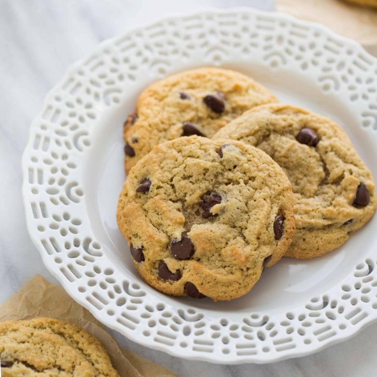 Simple Almond Flour Chocolate Chip Cookies