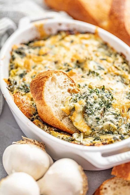 Simple Cheesy Spinach and Artichoke Dip